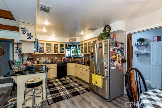 918 S Sunnyside Avenue, Fresno CA: https://media.crmls.org/medias/c1697a24-d77a-4bf9-8a3e-e971fc4885ab.jpg