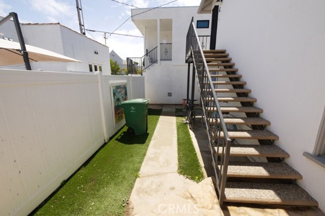 Detail Gallery Image 3 of 22 For 728 Euclid St #E,  Santa Monica,  CA 90402 - 1 Beds | 1 Baths