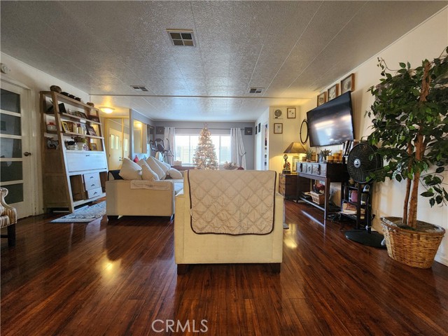 Detail Gallery Image 13 of 45 For 929 E Foothill Bld #159,  Upland,  CA 91786 - 4 Beds | 2 Baths