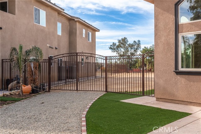 Detail Gallery Image 3 of 70 For 35750 Brookwood Ct, Yucaipa,  CA 92399 - 5 Beds | 4/1 Baths