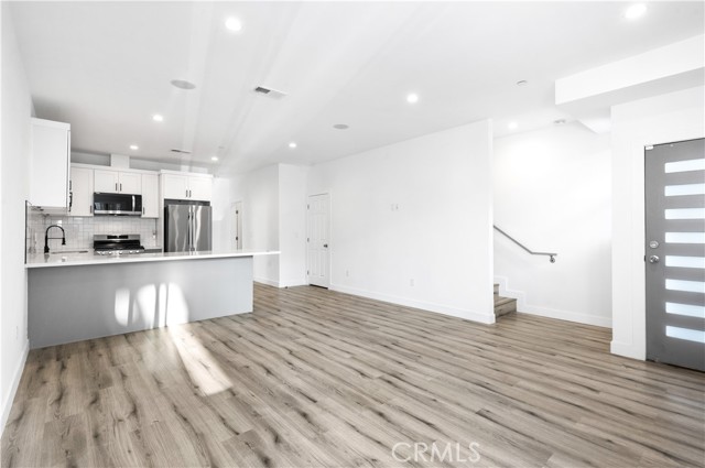 Detail Gallery Image 4 of 36 For 5000 Cleon #1/2,  North Hollywood,  CA 91601 - 4 Beds | 3 Baths