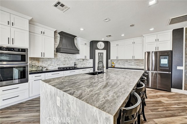 Detail Gallery Image 10 of 57 For 31860 Willow Wood Ct, Lake Elsinore,  CA 92532 - 4 Beds | 3 Baths