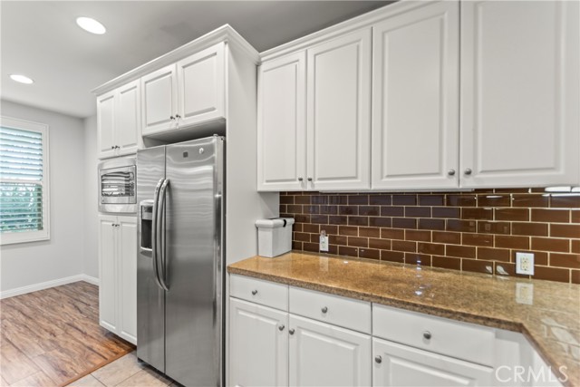 76 City Stroll, Irvine CA: https://media.crmls.org/medias/c16ac61a-84c9-40ec-bb19-20662b45b253.jpg