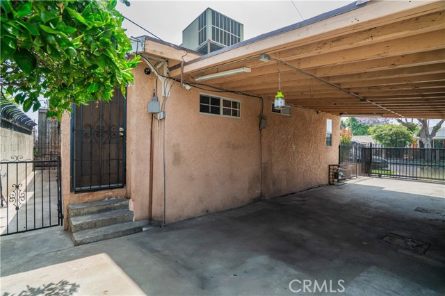 1613 West 56th Street, Los Angeles CA: https://media.crmls.org/medias/c16b0be4-0c37-4edf-9629-0ae5387573db.jpg