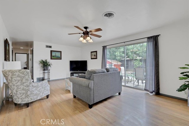 909 E 21st Street, Marysville CA: https://media.crmls.org/medias/c16bf0d9-3b5c-46b8-b131-72be6ca1aba5.jpg
