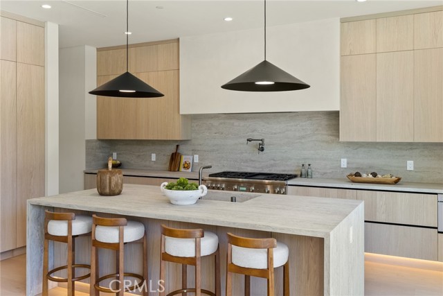 Detail Gallery Image 10 of 65 For 14738 Otsego St, Sherman Oaks,  CA 91403 - 5 Beds | 5/1 Baths