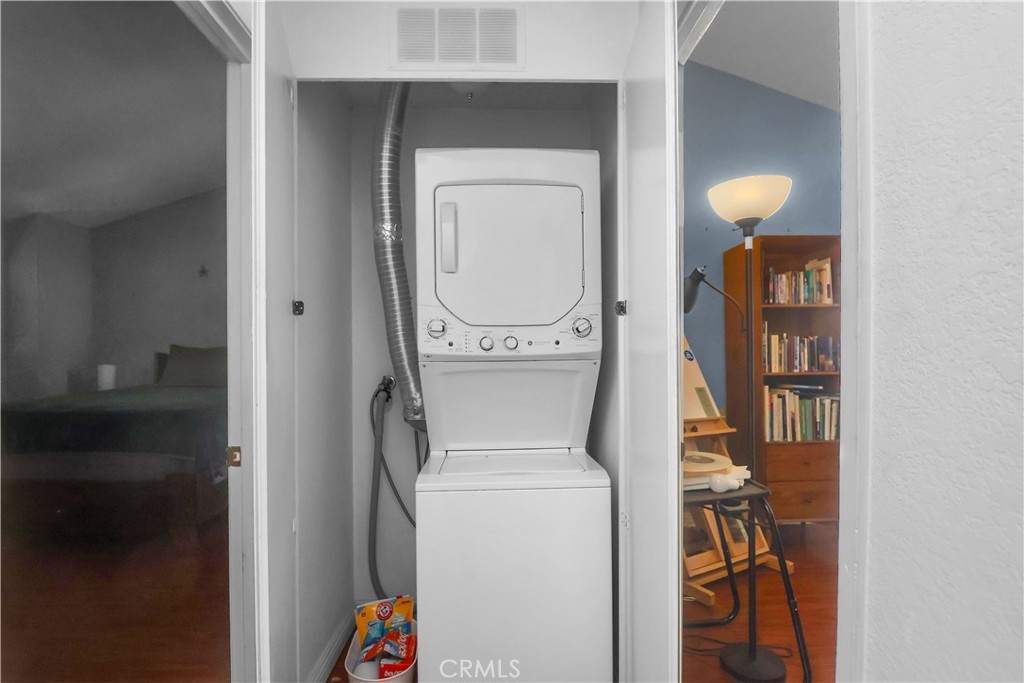 https://media.crmls.org/medias/c16c6678-8096-4d24-adda-17d410caf214.jpg?preset=X-Large