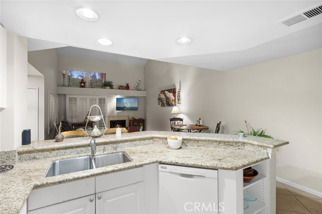 Detail Gallery Image 10 of 21 For 4 Corsica Dr, Newport Beach,  CA 92660 - 2 Beds | 2 Baths