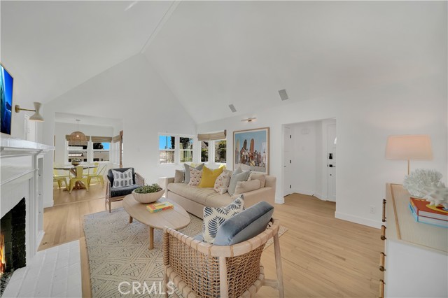 265 Myrtle Street, Laguna Beach CA: https://media.crmls.org/medias/c16d0a95-40fe-40f0-93f1-d45c1d9ea284.jpg