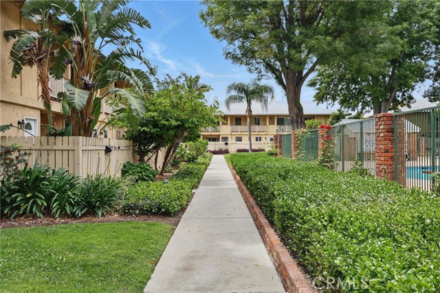 Detail Gallery Image 40 of 47 For 8121 Canby Ave #4,  Reseda,  CA 91335 - 3 Beds | 3 Baths