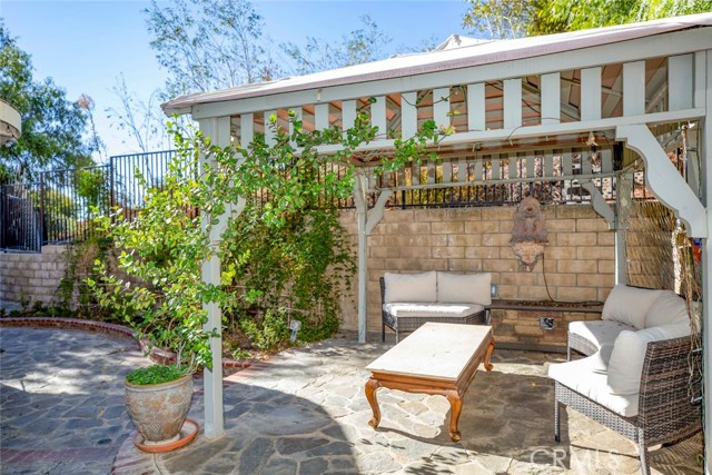 28741 Park Woodland Place, Saugus CA: https://media.crmls.org/medias/c16d8a94-a7d5-43e5-b657-ce9a0c5e32fd.jpg