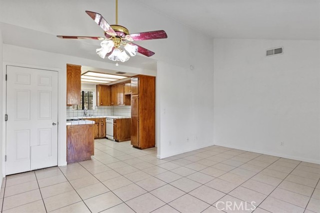 Detail Gallery Image 14 of 28 For 22230 Bogie Street, Tehachapi,  CA 93561 - 3 Beds | 2 Baths