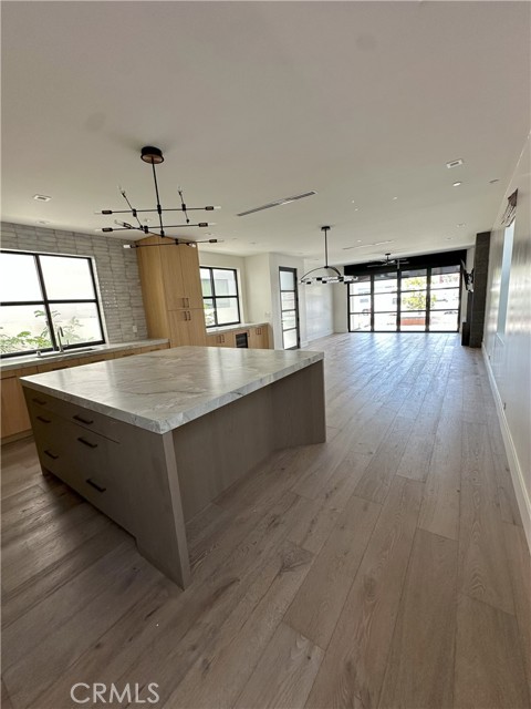 Detail Gallery Image 2 of 36 For 230 2nd St, Huntington Beach,  CA 92648 - 3 Beds | 3/2 Baths