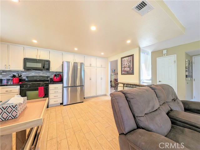 Detail Gallery Image 17 of 59 For 1738 Cambridge Cir, Redlands,  CA 92374 - 3 Beds | 2/1 Baths