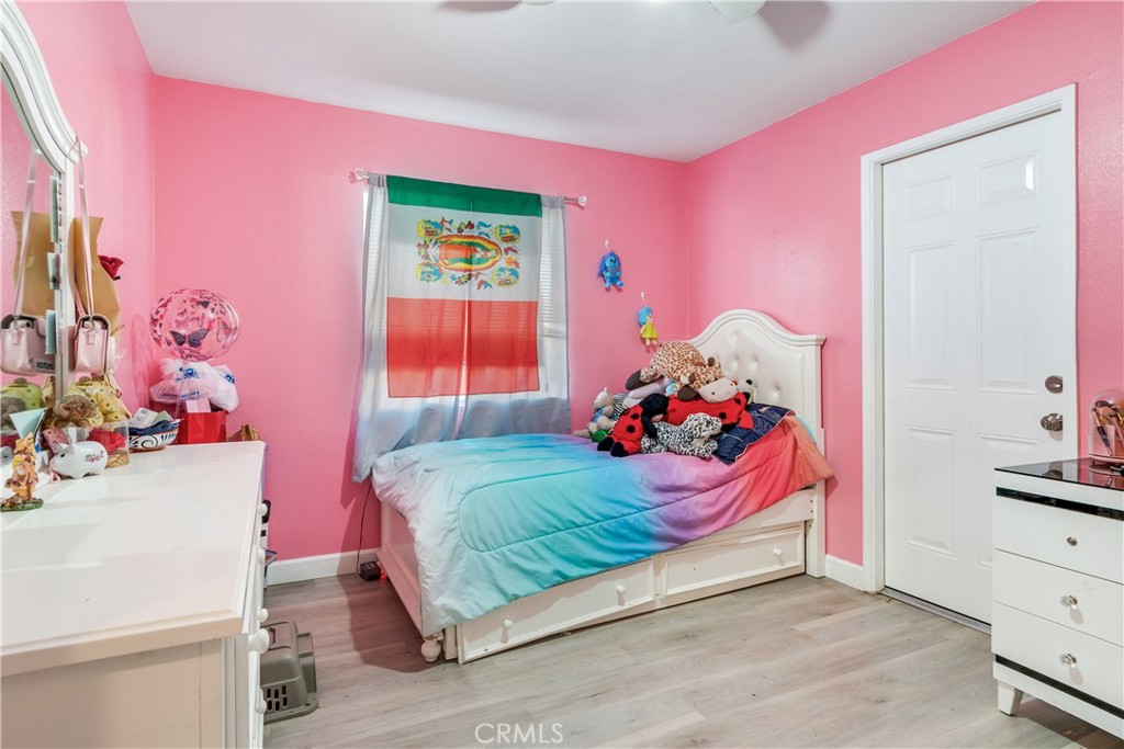 https://media.crmls.org/medias/c17056c9-6847-4cf5-859c-6090f5293bfc.jpg?preset=X-Large