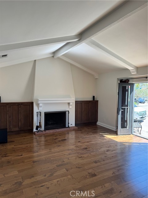 Detail Gallery Image 3 of 16 For 51 Angelo Walk, Long Beach,  CA 90803 - 2 Beds | 1 Baths