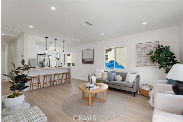 Detail Gallery Image 3 of 24 For 5004 W 138th St, Hawthorne,  CA 90250 - 3 Beds | 2 Baths