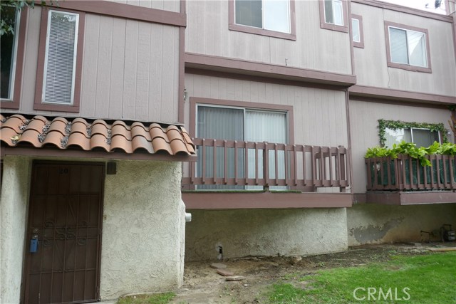 9010 Burke Street 20 Pico Rivera, California Nice 3 bedroom, 2 1/2 bath condo in a gated community. Condo has a 2 car attached garage and laundry area in garage. Open downstairs floorplan, large living room. Large walk in closet in Master Bedroom. Downstairs is all laminate flooring, stairs and upstairs is carpeted. Property is very clean. The kitchen counter-tops and cabinets are newer as is the central a/c. A complete plumbing re-pipe was just done. There is a balcony off of the living room. . Great convenient location close to the 605 & 5 freeways.