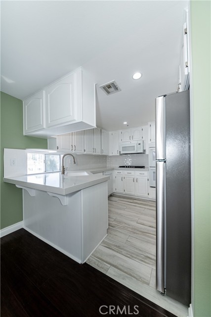 Detail Gallery Image 33 of 53 For 5224 Zelzah Ave #309,  Encino,  CA 91316 - 2 Beds | 2/1 Baths