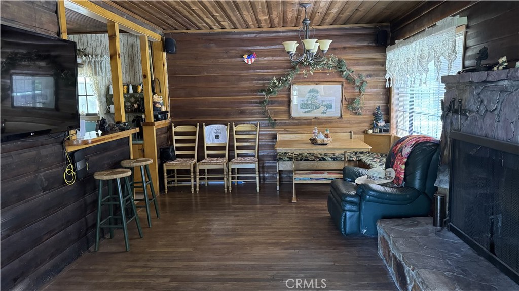 https://media.crmls.org/medias/c172860d-2eff-41d9-9f8d-e0fe89c547d6.jpg?preset=X-Large