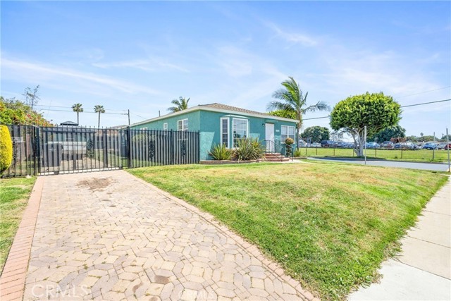 Detail Gallery Image 2 of 28 For 9232 S 7th Ave, Inglewood,  CA 90305 - 4 Beds | 2/1 Baths