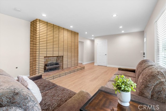 Detail Gallery Image 4 of 34 For 1831 W Avenue L12, Lancaster,  CA 93534 - 5 Beds | 2 Baths