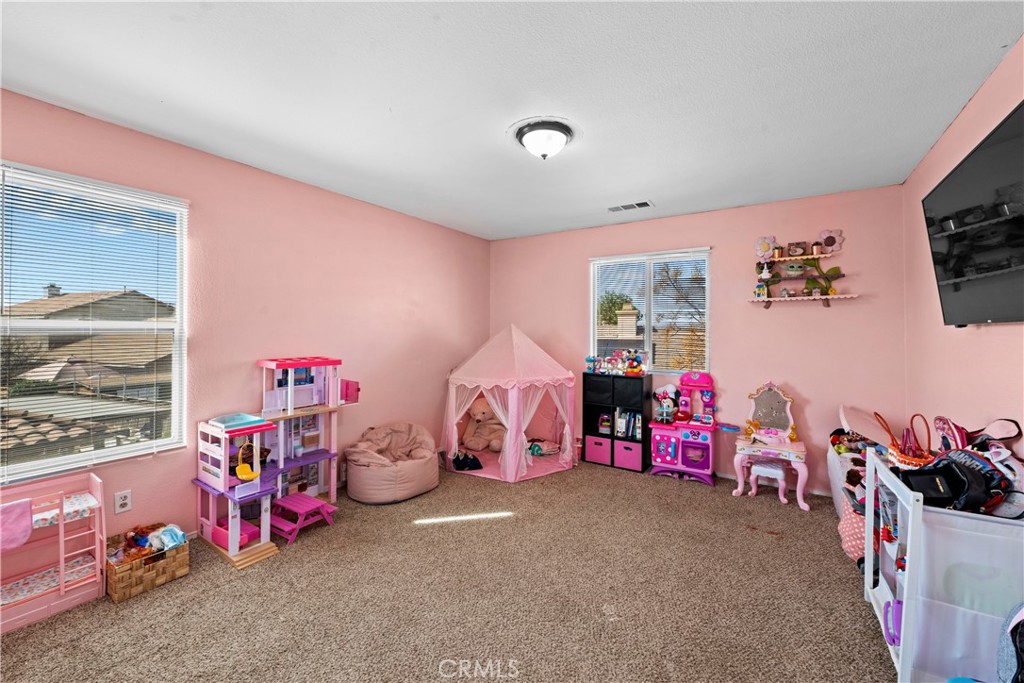 https://media.crmls.org/medias/c1737614-277a-410b-b8f8-b36a0c27bd88.jpg?preset=X-Large