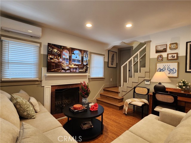 265 N Mar Vista Avenue, Pasadena CA: https://media.crmls.org/medias/c17385d6-cf86-4cf1-a725-5f2e1fbdddbb.jpg