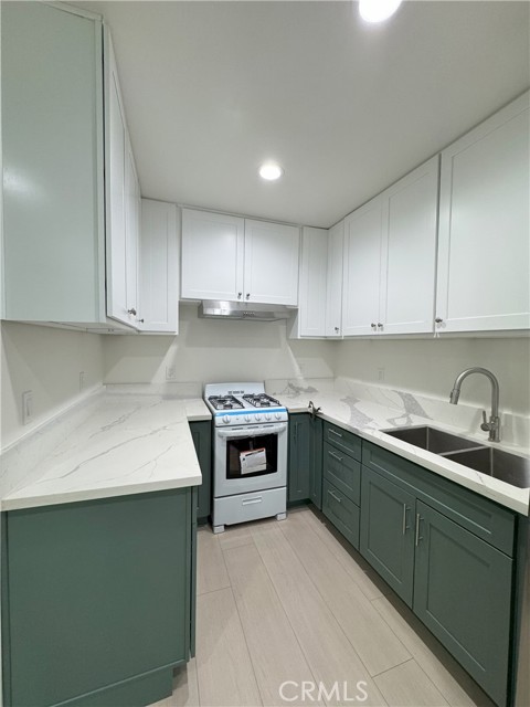 Detail Gallery Image 14 of 15 For 8520 Fenwick, Sunland,  CA 91040 - 2 Beds | 2 Baths