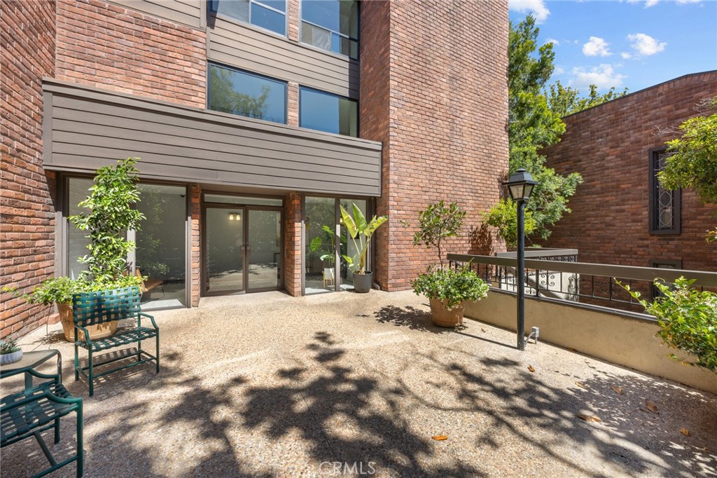 700 S Lake Avenue #109