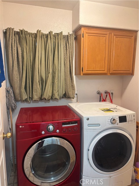 Detail Gallery Image 8 of 29 For 12520 High Desert Rd, Victorville,  CA 92392 - 3 Beds | 2/1 Baths