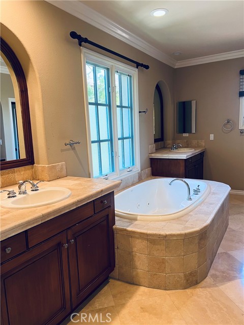 11 Gentle Breeze, Newport Coast CA: https://media.crmls.org/medias/c176d147-7f35-473b-b040-43176500fd33.jpg