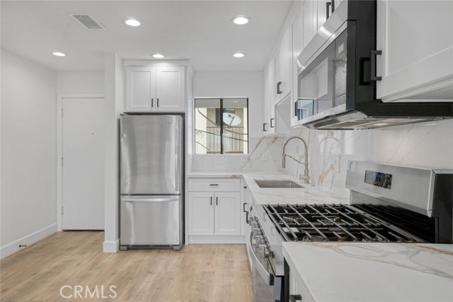 1410 Coranado Avenue, Long Beach CA: https://media.crmls.org/medias/c17741a6-b2ed-471a-b815-099dde8c4a14.jpg