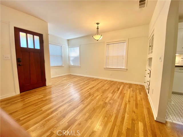 Detail Gallery Image 10 of 31 For 2433 Castro Way, Sacramento,  CA 95818 - 2 Beds | 2 Baths
