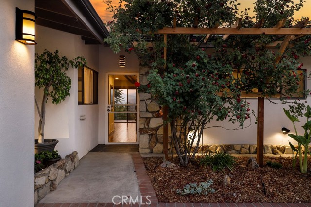 Detail Gallery Image 2 of 38 For 3921 Paige St, Los Angeles,  CA 90031 - 3 Beds | 2 Baths
