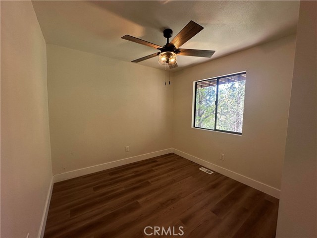 Detail Gallery Image 18 of 27 For 25094 Valle Dr, Crestline,  CA 92325 - 2 Beds | 1 Baths