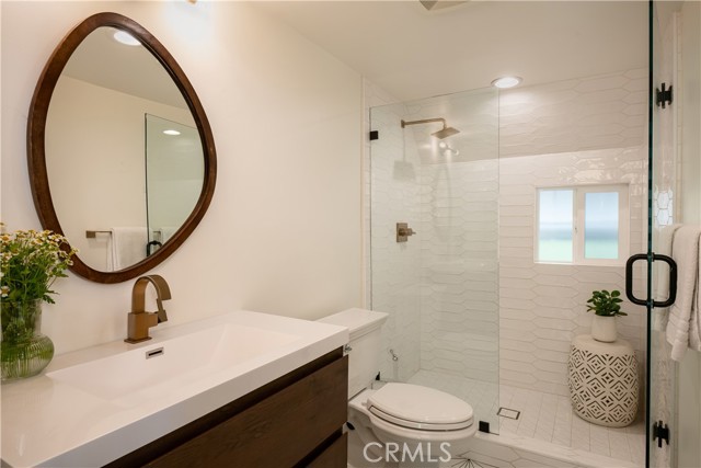 Detail Gallery Image 9 of 25 For 27663 North Bay Rd, Lake Arrowhead,  CA 92352 - 4 Beds | 3 Baths