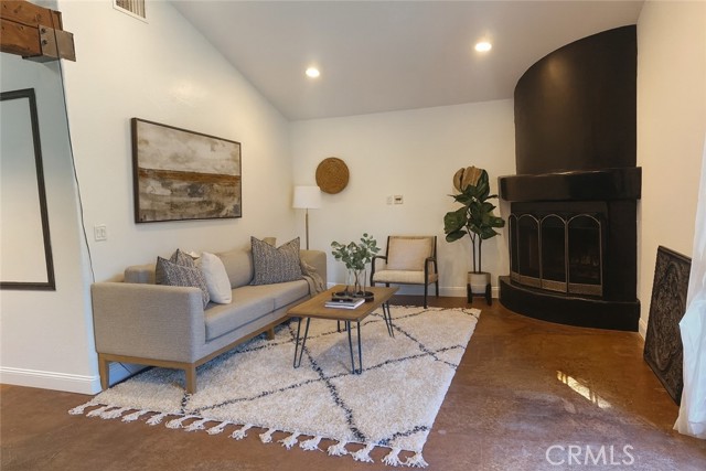 Detail Gallery Image 8 of 36 For 7326 Vanalden, Reseda,  CA 91335 - 3 Beds | 3 Baths