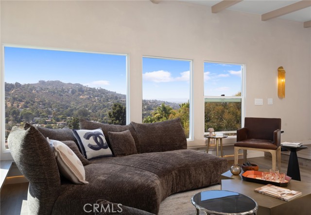 3233 Tareco Drive, Los Angeles CA: https://media.crmls.org/medias/c1784bc4-3331-4c33-ace4-5c8140f94629.jpg