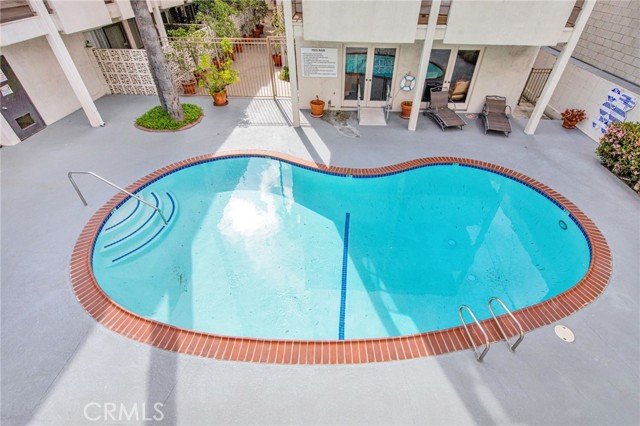 Detail Gallery Image 7 of 21 For 4445 Cartwright Ave #215,  Toluca Lake,  CA 91602 - 2 Beds | 1 Baths