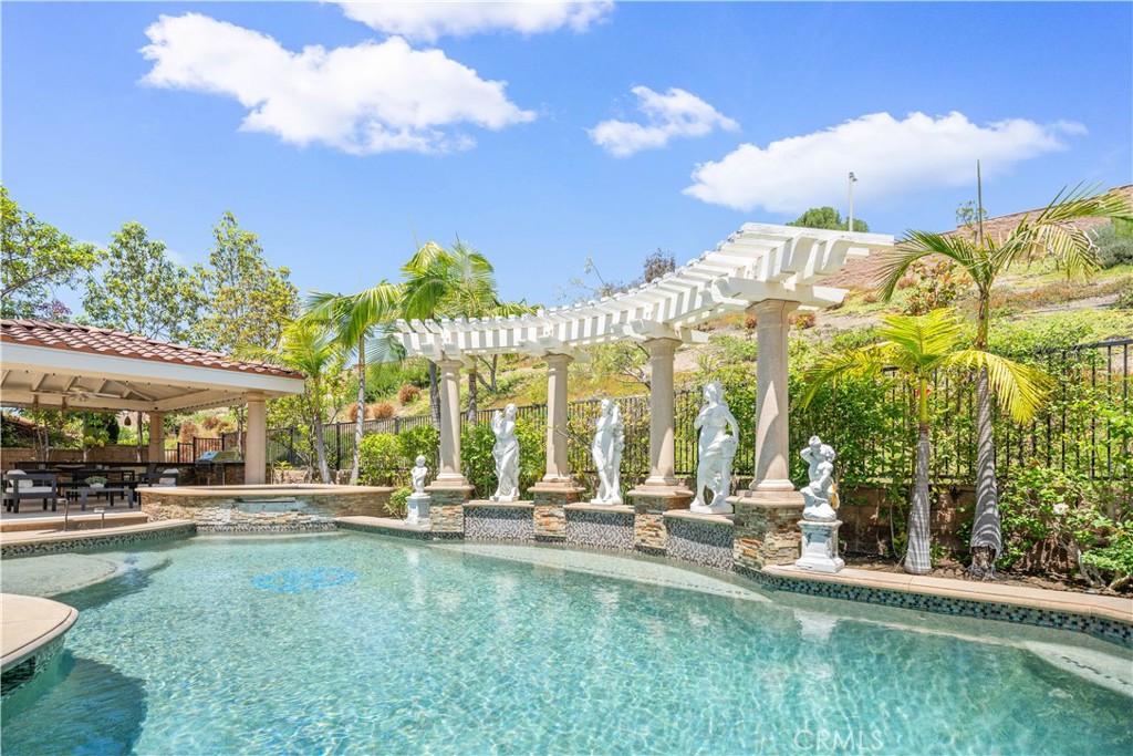 https://media.crmls.org/medias/c178e7f7-7c1a-452a-b182-4781b55055b4.jpg?preset=X-Large