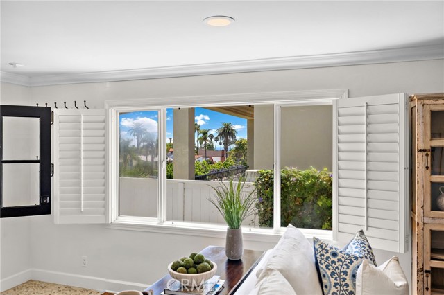 Detail Gallery Image 8 of 61 For 204 Esplanade, San Clemente,  CA 92672 - 4 Beds | 2/1 Baths