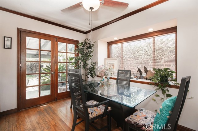 22046 Buena Ventura Street, Woodland Hills CA: https://media.crmls.org/medias/c1790860-64f8-4802-bd58-ebd8de86316a.jpg