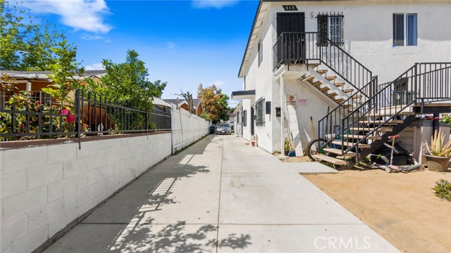 Detail Gallery Image 3 of 62 For 413 E 81st St, Los Angeles,  CA 90003 - – Beds | – Baths