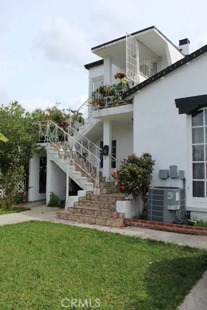 Detail Gallery Image 2 of 30 For 2546 S Bronson, Los Angeles,  CA 90018 - 5 Beds | 4 Baths