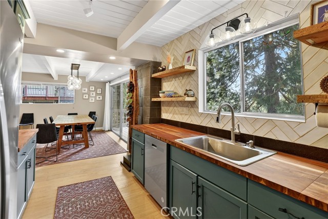 Detail Gallery Image 13 of 40 For 104 Highway 173, Lake Arrowhead,  CA 92352 - 3 Beds | 3 Baths