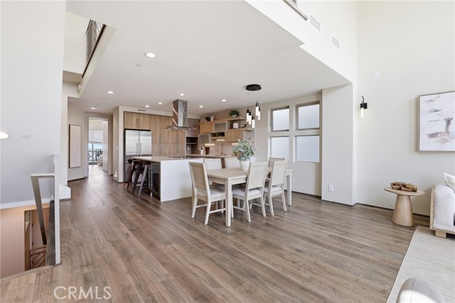 Detail Gallery Image 13 of 67 For 1745 Spreckels Ln, Redondo Beach,  CA 90278 - 3 Beds | 4/1 Baths