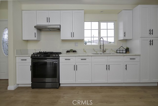 Detail Gallery Image 9 of 22 For 1891 Moore St, Simi Valley,  CA 93065 - 4 Beds | 2/1 Baths