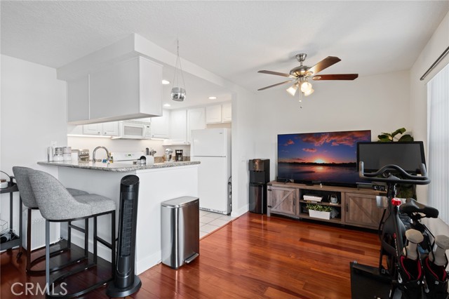 1401 N Greenbrier Road, Long Beach CA: https://media.crmls.org/medias/c17c3f48-6969-488f-a2e2-272080c56754.jpg