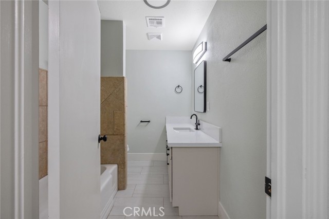 Detail Gallery Image 23 of 27 For 2452 S Holloway Ave, Fresno,  CA 93725 - 3 Beds | 1 Baths